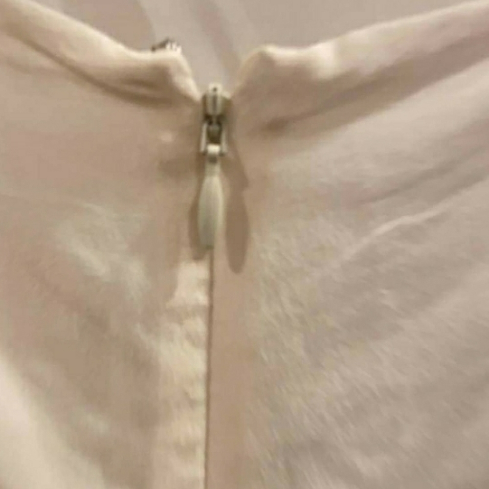 Dereh Crepe
Pleating at front
Polka-dot print - Picture 5 of 13